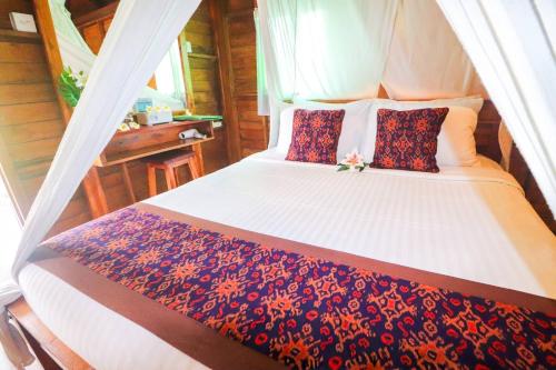 Ubud Nature Escape Bungalow ricefield view - image 4