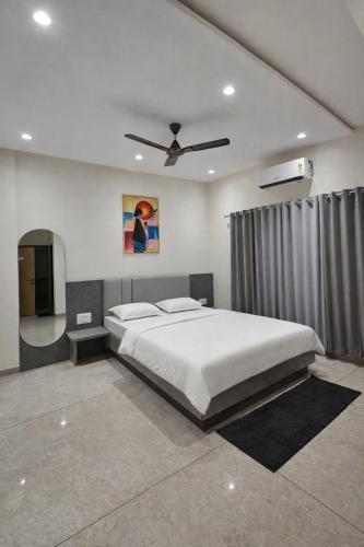 Hotel Abhishek Pride Shani Shinganapur