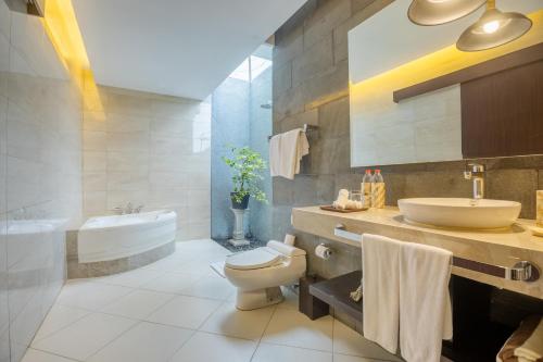 room detail thumbnail 2