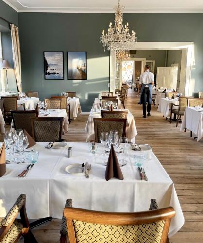 Restaurant, Hotel Vejlefjord in Stouby