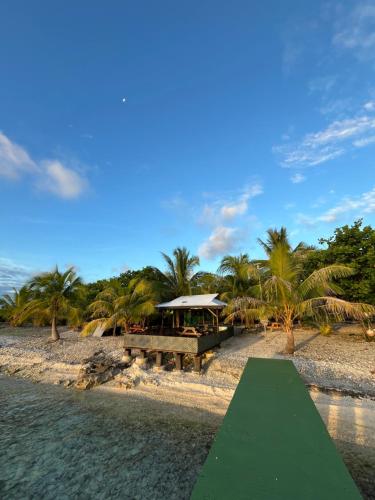 Motu Tahuhu Lodge – khách sạn tại Tiputa