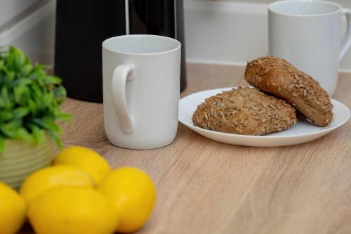 Functional & Cozy Studio close to the City Center with Balcony by Noclegi Renters - image 3