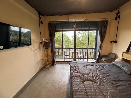 room detail thumbnail 2