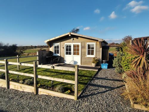 Bumble Bee Cabin - Whitbeck