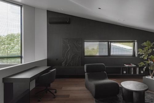 Krogs/atpūtas telpa, Modern House in Vilnius with Panoramic Forest View 15 min from Old Town in Nemezis