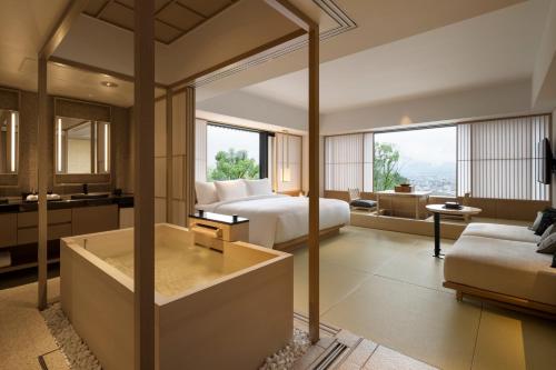 room detail thumbnail 1