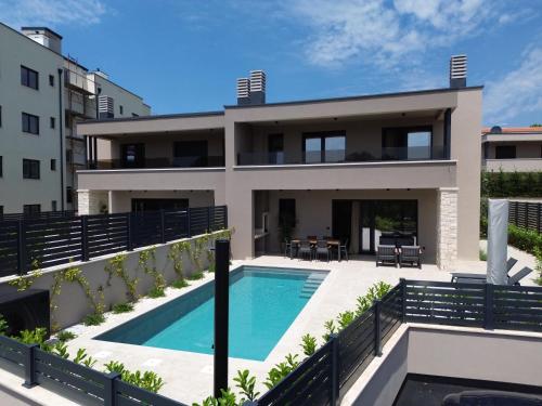 Luxury Villa Luka near Porec with heated Pool – khách sạn tại Lanterna