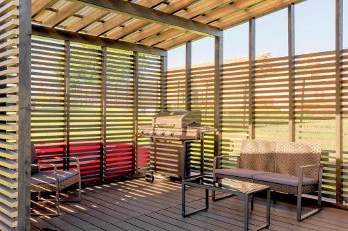 Pulli Country Club - Private Sauna & River View in Sindi