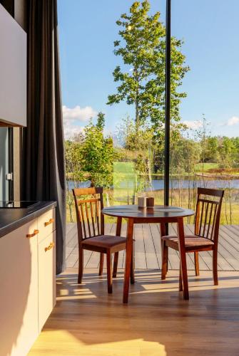 Skats, Pulli Country Club - Private Sauna & River View in Sindi