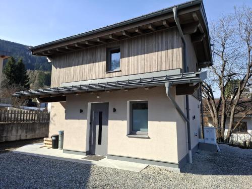 外部景觀, Cute House with terrace and garden in 格岑斯