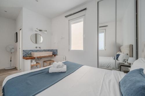 Bright and Cozy 2BD 2BT GranVia - Tap to explore photos