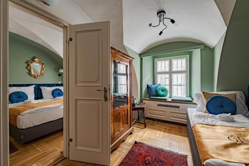 room detail thumbnail 0