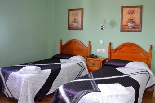 2 twin beds