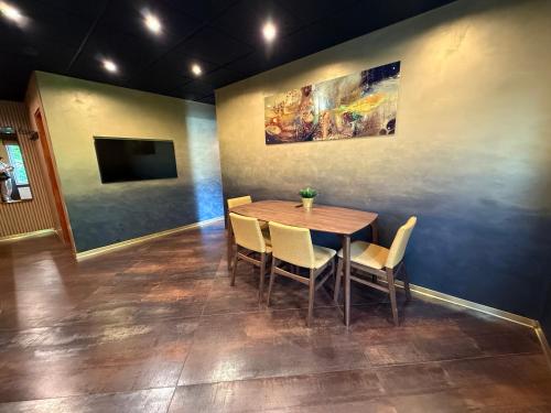 BRIVIBAS RESIDENCE - SUNSET, free PRIVATE parking, free WIFI, self check-in, Riga (photo 6)