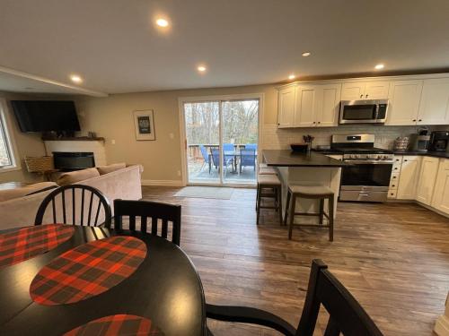 SKI Bike, Hike & Golf Townhouse w/ Hot tub in Ellicottville, USA