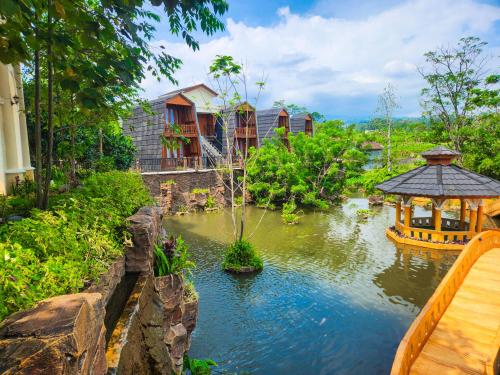 View, Chevilly Resort and Camp near Cigombong