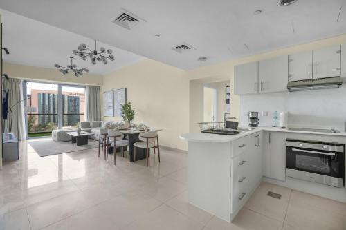 Stylish 2BR + Study | City Views | Ocean Heights - image 12