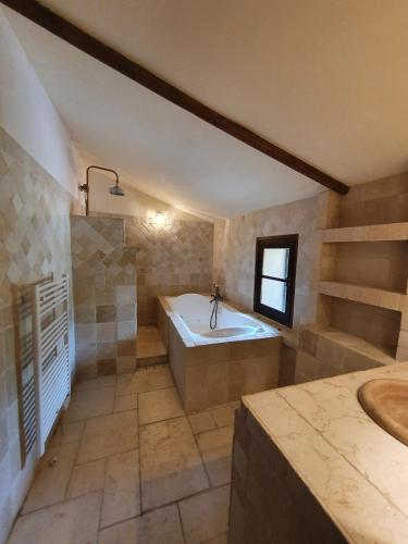 2 bedrooms, 5 beds
