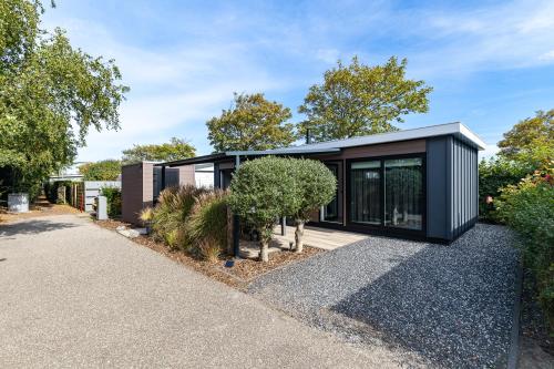 Chalet Julianahoeve Beachhouse Renesse 2645 – khách sạn tại Hoogenboomlaan