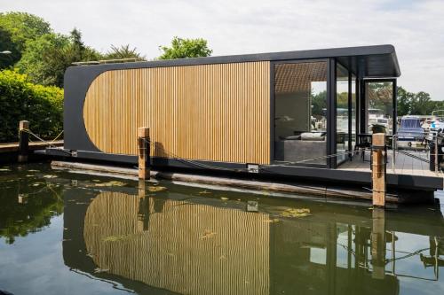 Houseboats Lemmer Luxury stay on the water in Friesland 41