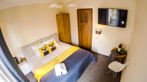 Double or Twin Room image 9
