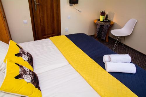 Double or Twin Room image 8