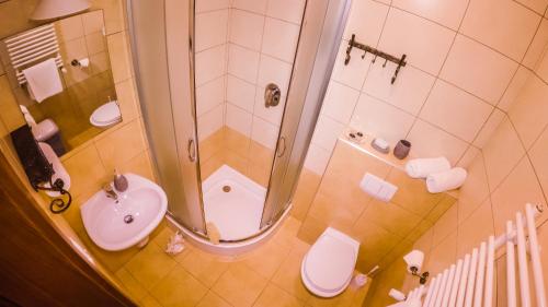 Double or Twin Room image 2