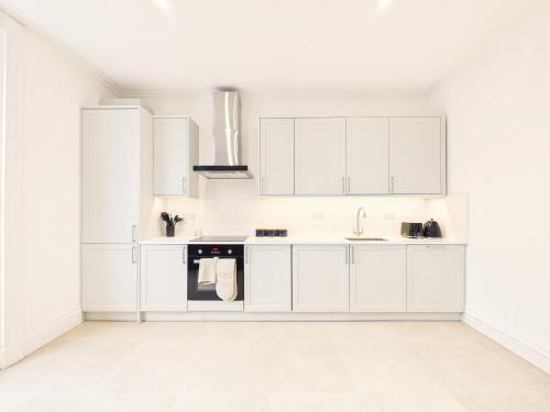 *NEW* Artisan Court | Central | Modern | Parking - image 4