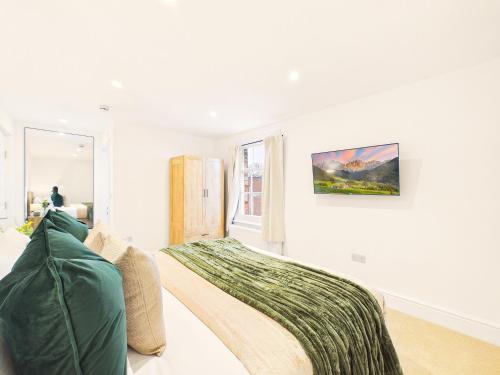 NEW Artisan Apartment by Signature Stays - Modern - Spacious - Parking - image 2