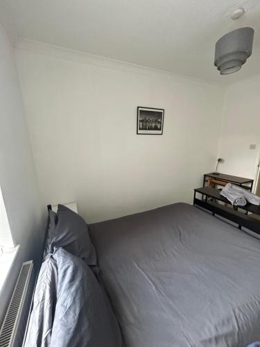 3-Bed Home Gloucester GL1 Newly Renovated gîte à louer Hempsted