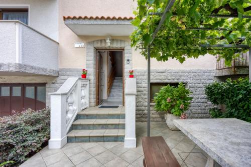 Apartma pri Cesarjevih in Tomaj