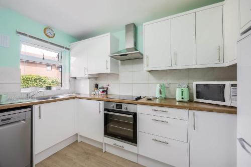 Sea Cloud - 2-bedroom House with Courtyard Garden, Poole (zdjęcie 3)