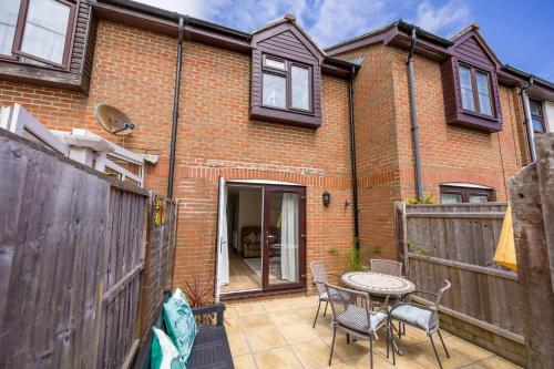 Sea Cloud - 2-bedroom House with Courtyard Garden, Poole (zdjęcie 8)