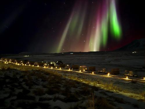 Tuvākā izklaides vieta, Aurora Igloo North in Tjarnarbrekka