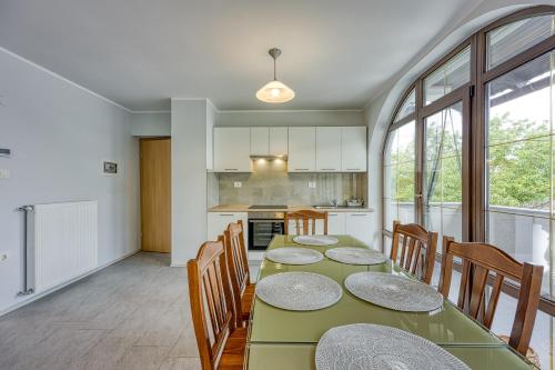 Apartma pri Cesarjevih in Tomaj