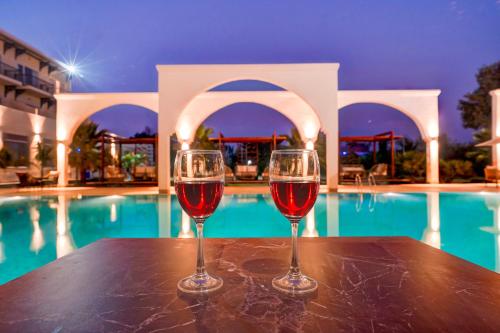 Sunday Resort & Spa by CheckIn Manesar Gurugram - 수영장