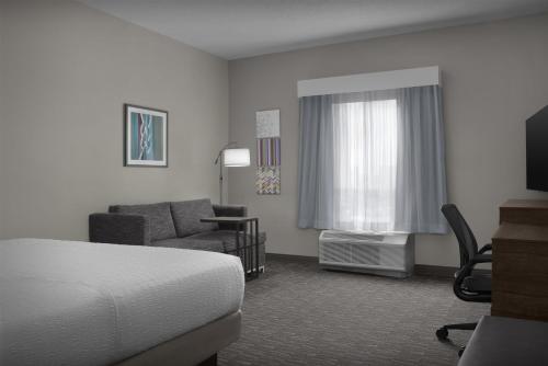 1 king bed, 1 sofa bed