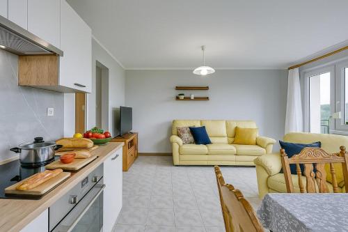 Apartma pri Cesarjevih in Tomaj