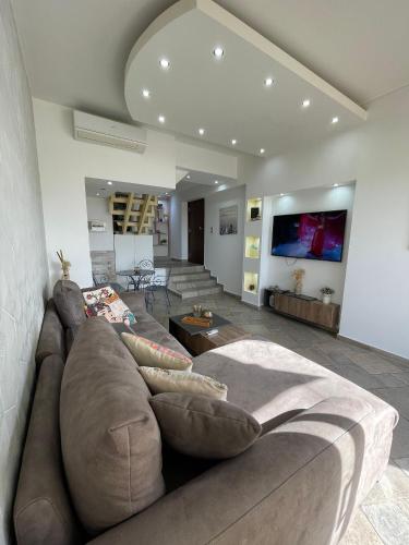 Duplex at Solemar resort, totally renovated, pools, tennis, basketball, football – khách sạn tại Kaslik