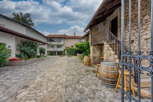 Apartma pri Cesarjevih in Tomaj