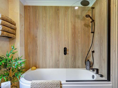Iekārtas, 6 Bed in Perth oc-96289 in Bankfuta