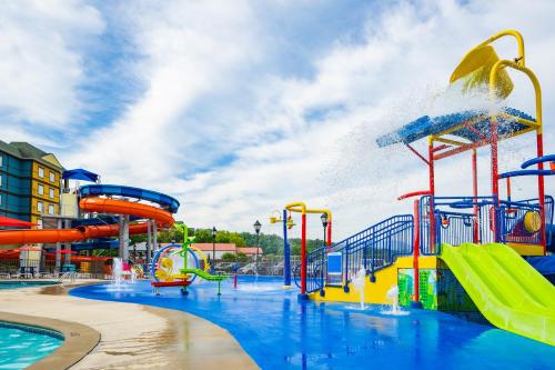 สระว่ายน้ำ, เดอะ รีสอร์ต แอท กัฟเวิร์นเนอร์ ครอสซิง (The Resort at Governor's Crossing) in เซวีร์วิลล์ (TN)