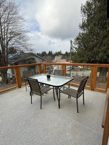Village Lake Escape - Brand New 3 Bedroom in Shawnigan Järv (BC)