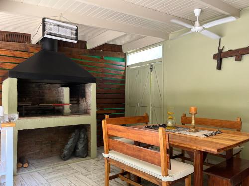 Casa con parque sonado, gran piscina, parrilla y CheckOut 18 hs! in Duggan