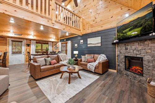 Cozy Cabin Near Parkway Hot Tub & Pool Table – khách sạn tại Mt Zion
