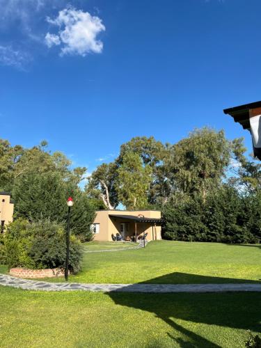 Casa con parque sonado, gran piscina, parrilla y CheckOut 18 hs! in Duggan