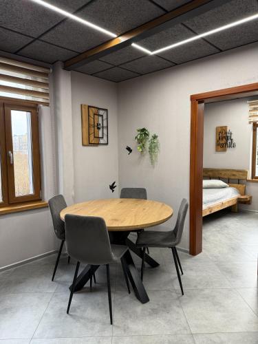 BRIVIBAS RESIDENCE - EAST / WEST, free PRIVAT parking, free WIFI, self check-in