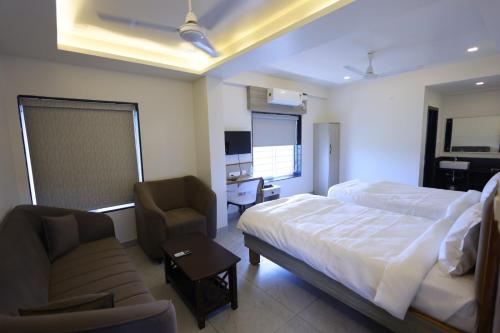 Hotel Rock Port Inn in Madhurawada