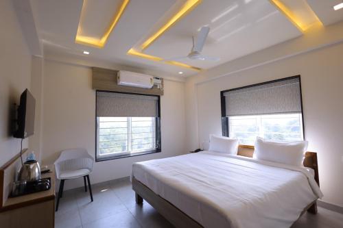 Hotel Rock Port Inn in Madhurawada