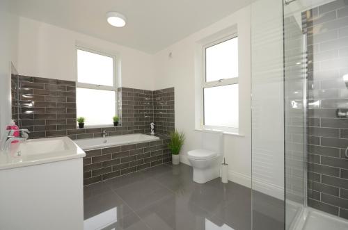York Boutique House-3 Bedroom spacious & stylish property - image 21